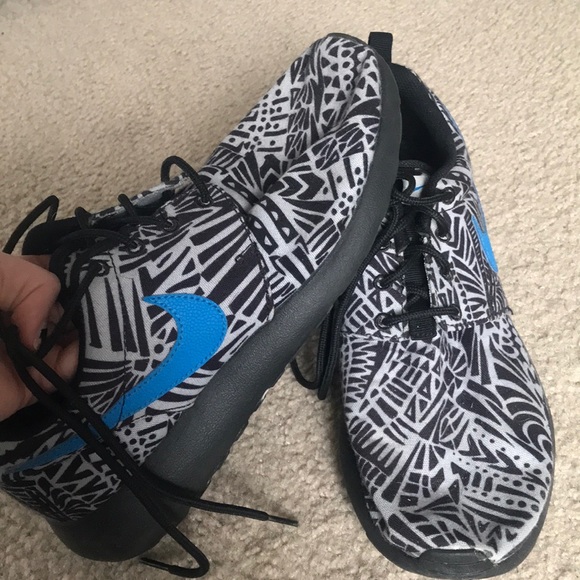Nike Roshe Run - Picture 1 of 5
